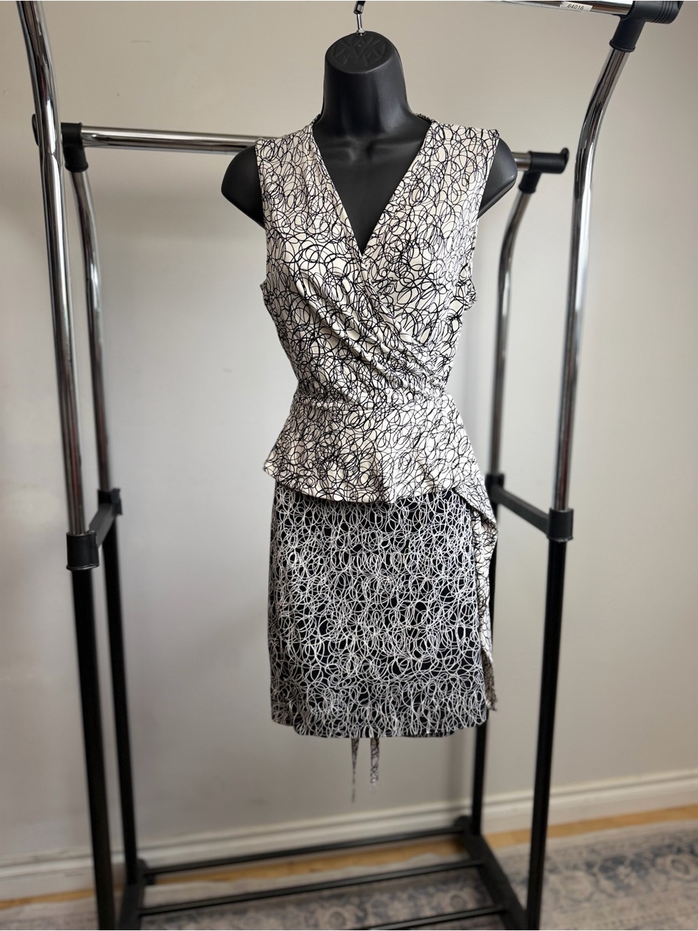 Diane von Furstenberg DVF Millani 100% Silk Wrap Dress Black White Size 10